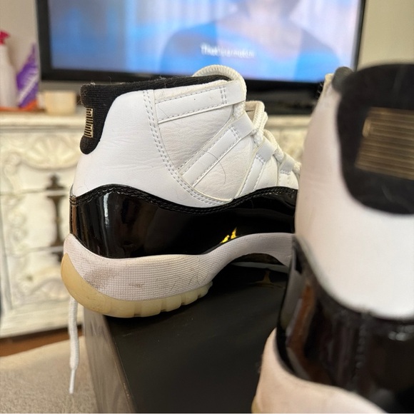 Jordan Athletic Shoes in Black and White main image 6
